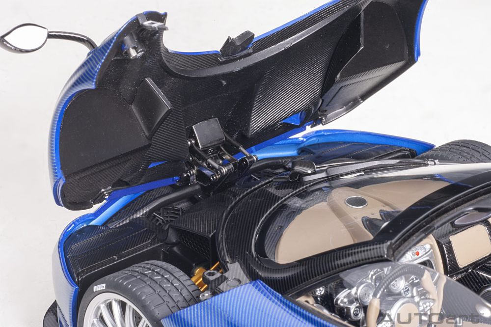 AutoArt Pagani Huayra Roadster 1:18